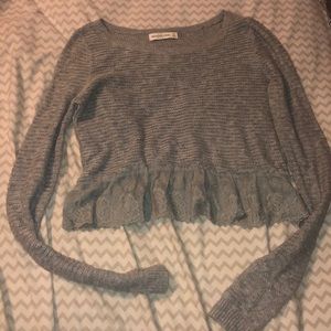 Abercrombie and fitch cropped grey sweater